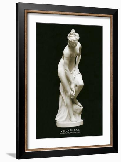 Venus Au Bain Statue-null-Framed Art Print