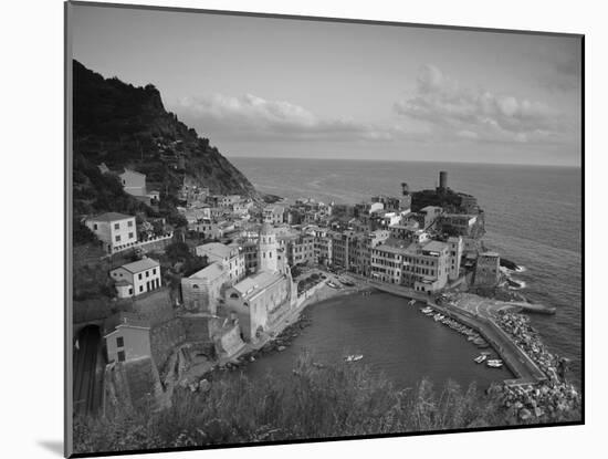 Vernazza, Cinque Terre, Riviera Di Levante, Liguria, Italy-Jon Arnold-Mounted Photographic Print