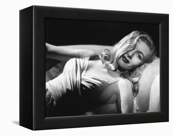 Veronica Lake, 1940-null-Framed Premier Image Canvas