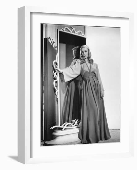 Veronica Lake, 1940-null-Framed Photographic Print