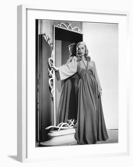 Veronica Lake, 1940-null-Framed Photographic Print