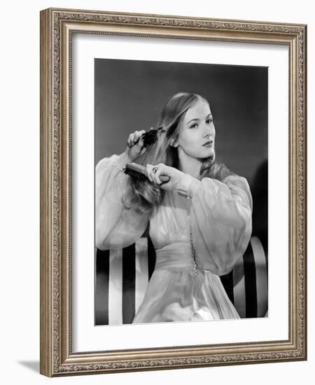 Veronica Lake, Portrait-null-Framed Photo