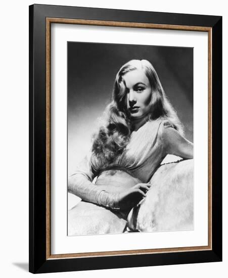 Veronica Lake, This Gun for Hire, 1942-null-Framed Photographic Print