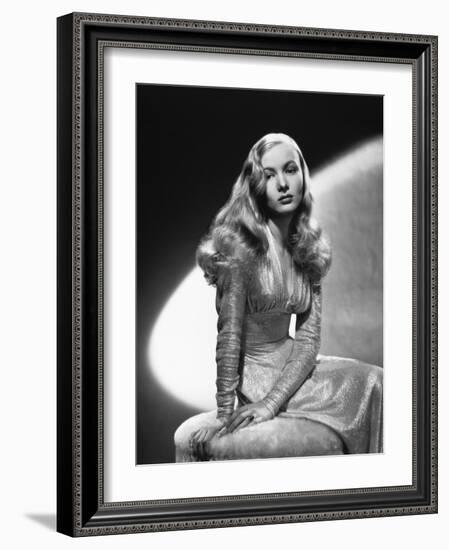 Veronica Lake, This Gun for Hire, 1942-null-Framed Photographic Print