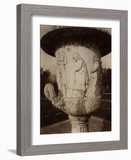 Versailles, Vase par Cornu, 1904-Eugene Atget-Framed Photographic Print