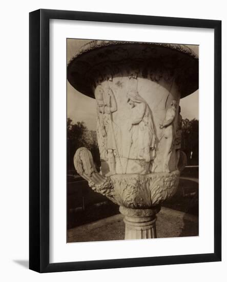 Versailles, Vase par Cornu, 1904-Eugene Atget-Framed Photographic Print