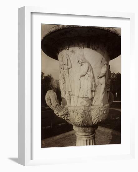 Versailles, Vase par Cornu, 1904-Eugene Atget-Framed Photographic Print