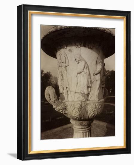 Versailles, Vase par Cornu, 1904-Eugene Atget-Framed Photographic Print