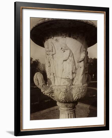 Versailles, Vase par Cornu, 1904-Eugene Atget-Framed Photographic Print