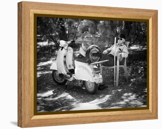 Vespa a Riposo-Pete Richardson-Framed Premier Image Canvas