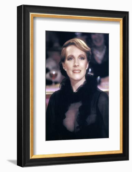 Victor Victoria (photo)-null-Framed Photo