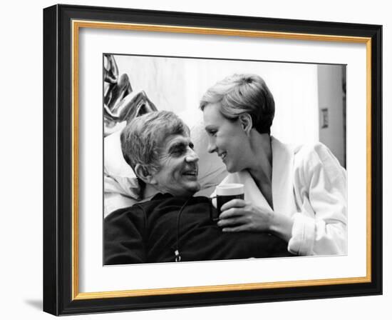 Victor Victoria (photo)-null-Framed Photo