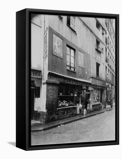 Vieille maison à pans de bois, 3 rue Volta à Paris-Eugène Atget-Framed Premier Image Canvas