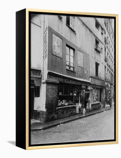 Vieille maison à pans de bois, 3 rue Volta à Paris-Eugène Atget-Framed Premier Image Canvas