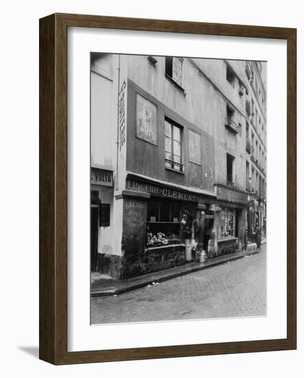 Vieille maison à pans de bois, 3 rue Volta à Paris-Eugène Atget-Framed Giclee Print