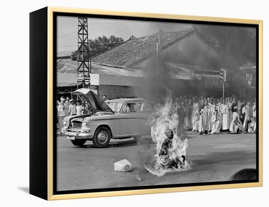 Vietnam Monk Protest-Malcolm Browne-Framed Premier Image Canvas