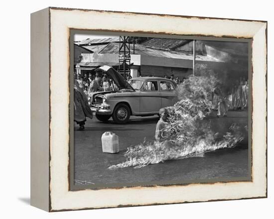 Vietnam Monk Protest-Malcolm Browne-Framed Premier Image Canvas