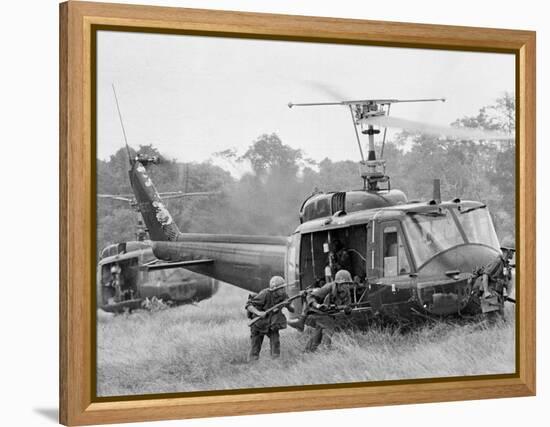 Vietnam War Helicopter Landing-Horst Faas-Framed Premier Image Canvas