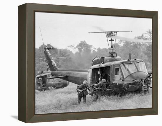 Vietnam War Helicopter Landing-Horst Faas-Framed Premier Image Canvas