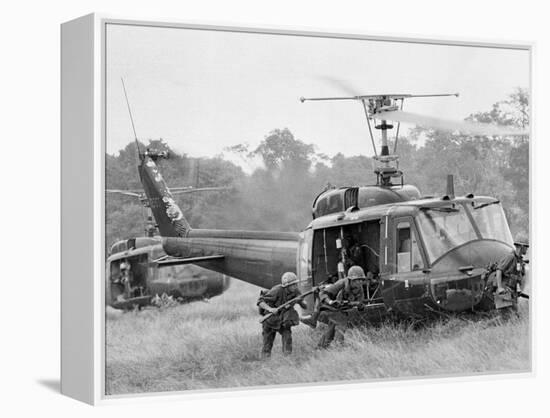 Vietnam War Helicopter Landing-Horst Faas-Framed Premier Image Canvas