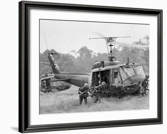 Vietnam War Helicopter Landing-Horst Faas-Framed Photographic Print