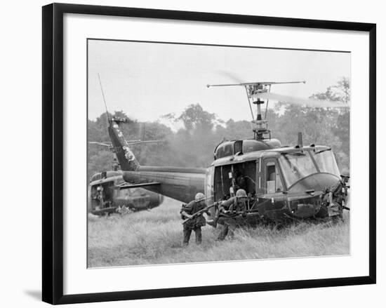 Vietnam War Helicopter Landing-Horst Faas-Framed Photographic Print