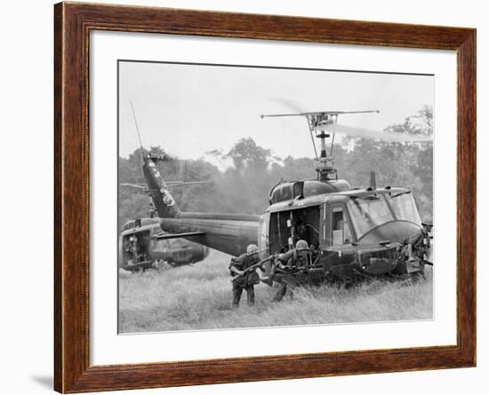 Vietnam War Helicopter Landing-Horst Faas-Framed Photographic Print