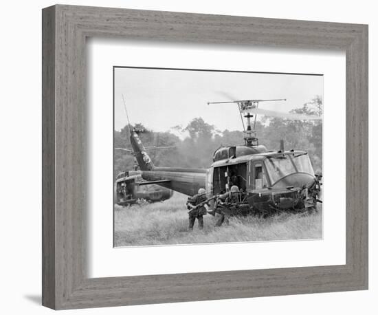 Vietnam War Helicopter Landing-Horst Faas-Framed Photographic Print