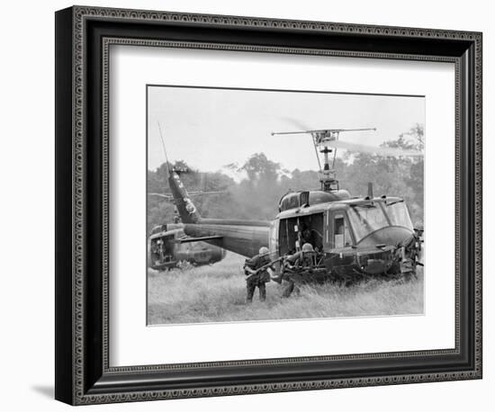 Vietnam War Helicopter Landing-Horst Faas-Framed Photographic Print