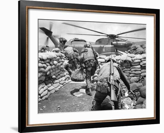 Vietnam War Khe Sanh Siege-Dang Van Phuoc-Framed Photographic Print