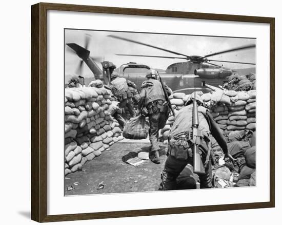 Vietnam War Khe Sanh Siege-Dang Van Phuoc-Framed Photographic Print