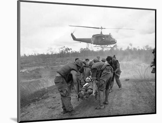 Vietnam War S U.S. Soldiers Wounded-Associated Press-Mounted Photographic Print
