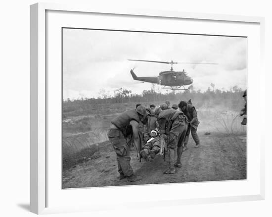 Vietnam War S U.S. Soldiers Wounded-Associated Press-Framed Photographic Print