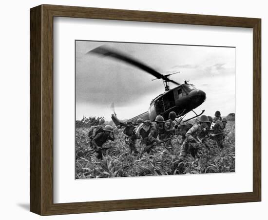 Vietnam War U.S. Army Helicopter-Nick Ut-Framed Premium Photographic Print