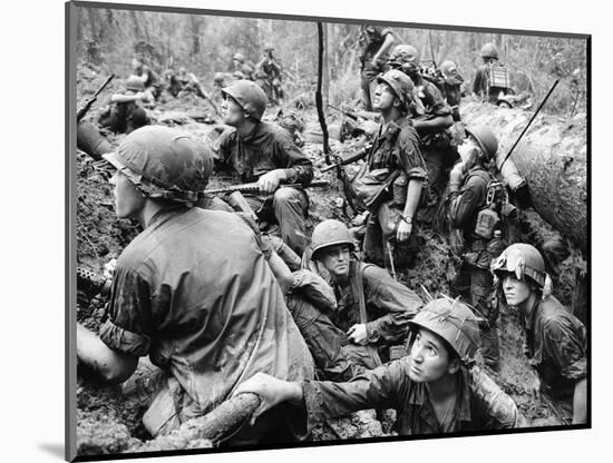 Vietnam War - U.S. Army-Henri Huet-Mounted Photographic Print