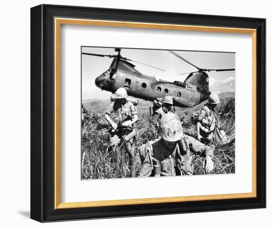 Vietnam War U.S. Marines-Associated Press-Framed Photographic Print