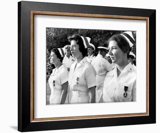 Vietnam War U.S. Nurse Medal-Associated Press-Framed Photographic Print