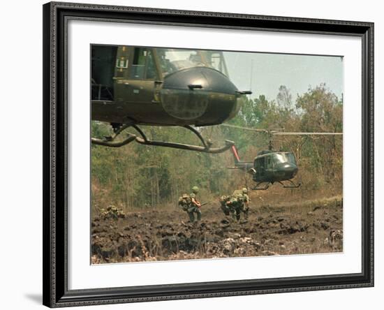 Vietnam War U.S. Paratroopers-Associated Press-Framed Photographic Print