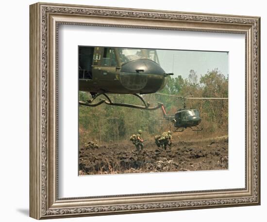 Vietnam War U.S. Paratroopers-Associated Press-Framed Photographic Print