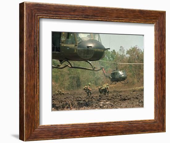 Vietnam War U.S. Paratroopers-Associated Press-Framed Photographic Print