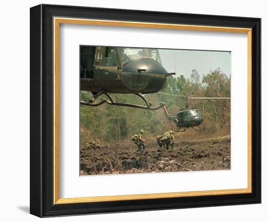 Vietnam War U.S. Paratroopers-Associated Press-Framed Photographic Print