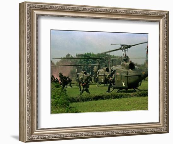 Vietnam War U.S. Paratroopers-Associated Press-Framed Photographic Print