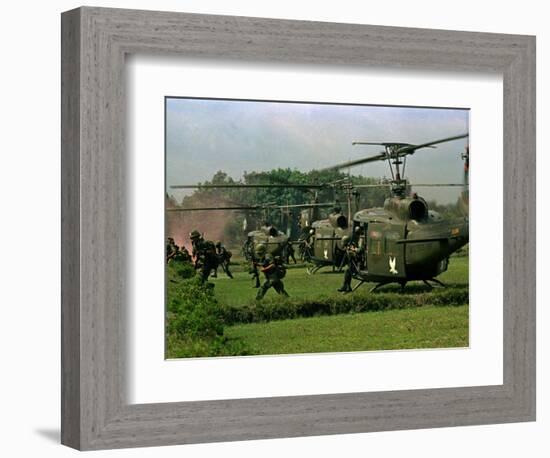 Vietnam War U.S. Paratroopers-Associated Press-Framed Photographic Print