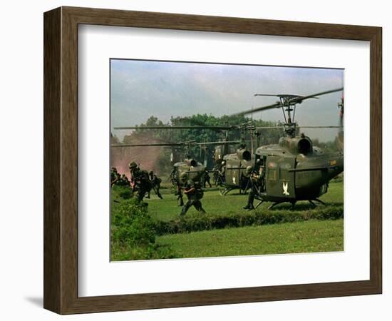 Vietnam War U.S. Paratroopers-Associated Press-Framed Photographic Print