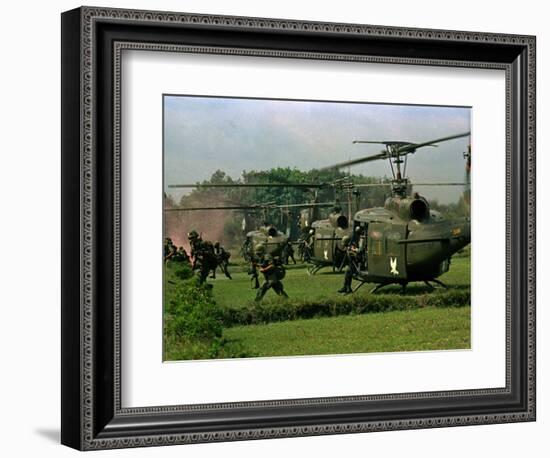 Vietnam War U.S. Paratroopers-Associated Press-Framed Photographic Print