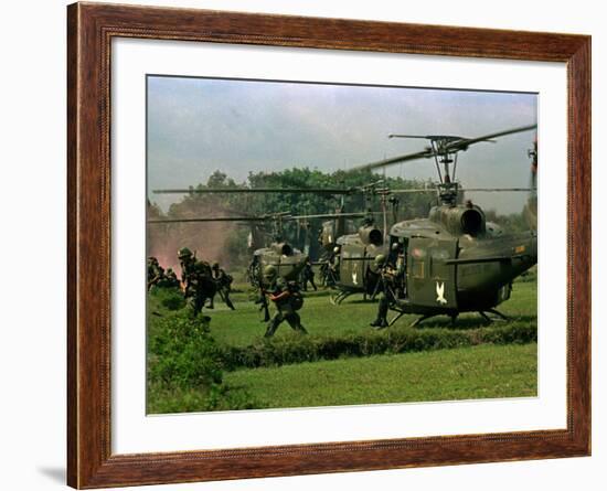 Vietnam War U.S. Paratroopers-Associated Press-Framed Photographic Print