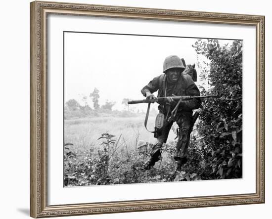 Vietnam War U.S. Soldier-Associated Press-Framed Photographic Print