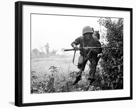 Vietnam War U.S. Soldier-Associated Press-Framed Photographic Print