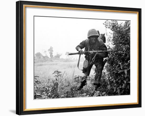 Vietnam War U.S. Soldier-Associated Press-Framed Photographic Print