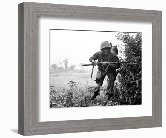 Vietnam War U.S. Soldier-Associated Press-Framed Photographic Print